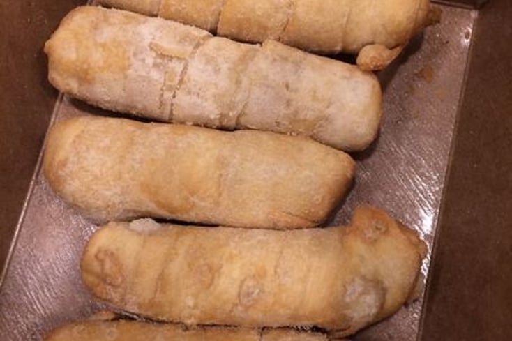 Why Does Venezuelan Food Taste RIQUISIMA? 10 Tequeños (By @co_cinero)