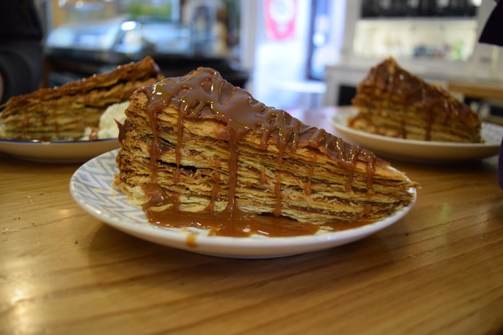 Apple Cinnamon Roll Cake