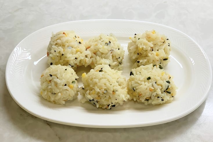 Korean Rice Balls (주먹밥) with Vegetable Seasoning