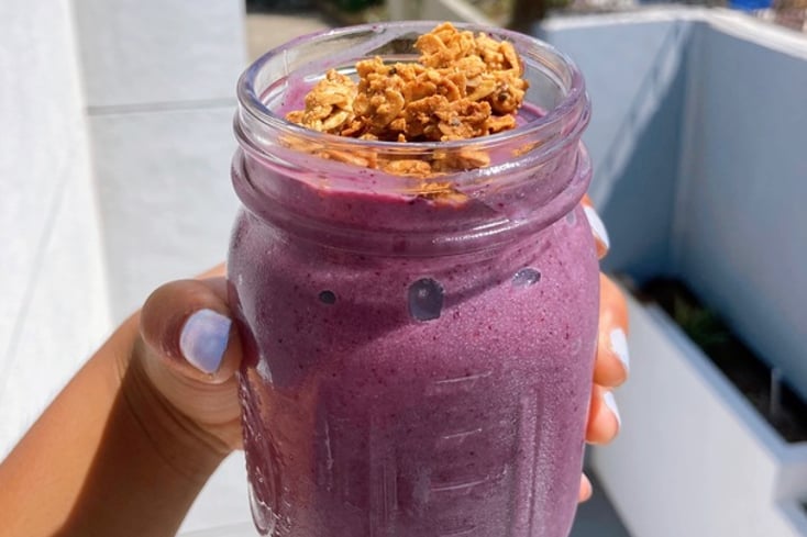 The Recipes That Got Me Through My Sophomore Year 3 Nut Butter Berry Smoothie