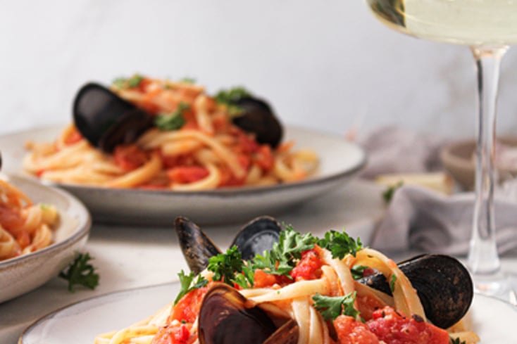 The Hot Tomato and Mussel Pasta to Make for Your Next Hot Tinder Date