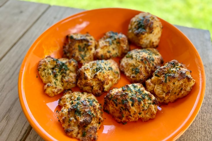 Copycat Red Lobster Cheesy Cheddar Biscuits