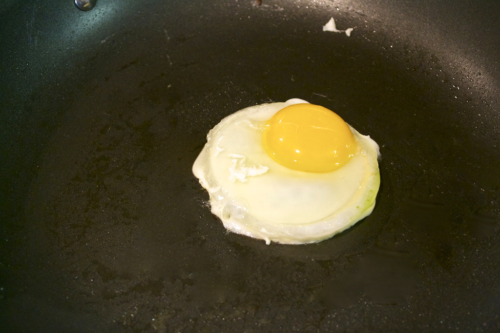 Use an onion ring to make the perfect fried egg