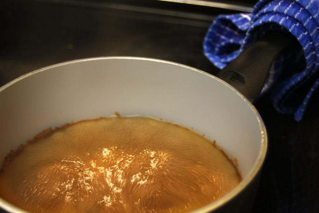 To eliminate cooking odors, boil water with cinnamon