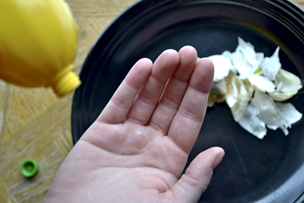 Eliminate garlic smell on your fingers by rubbing them with lemon juice, baking soda or stainless steel.