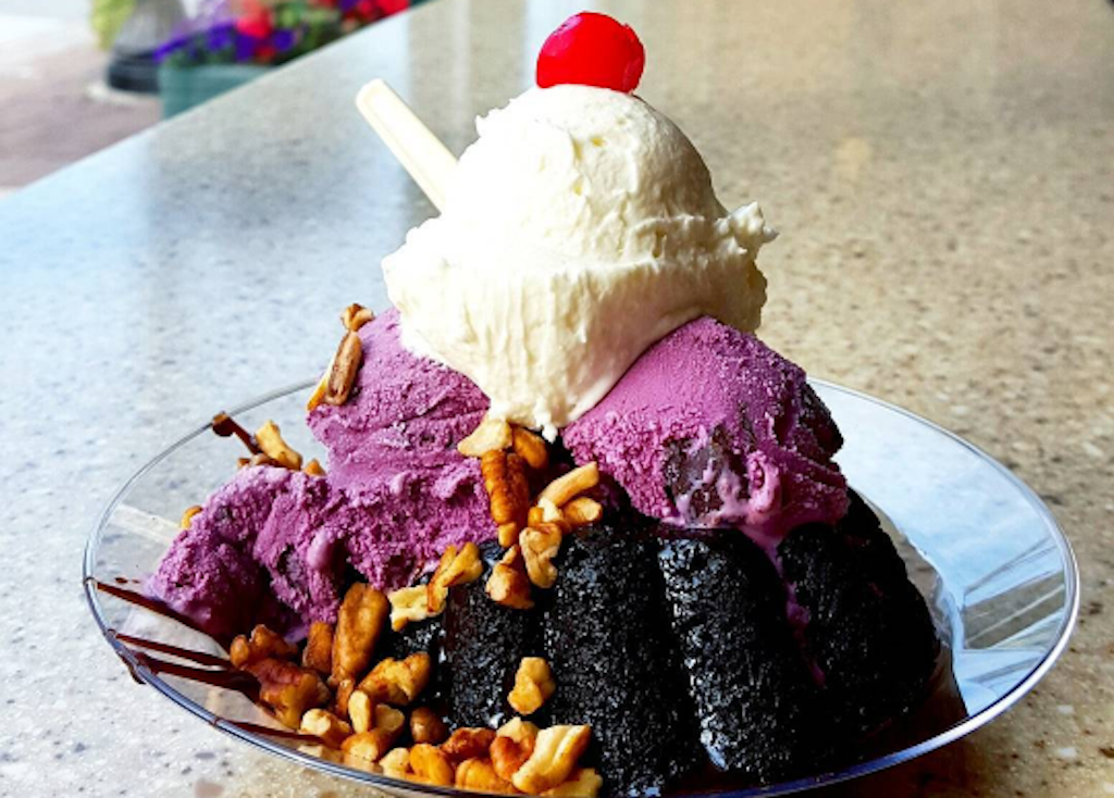 30 OvertheTop Desserts to Try in Illinois