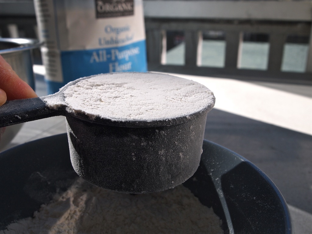 how to measure flour