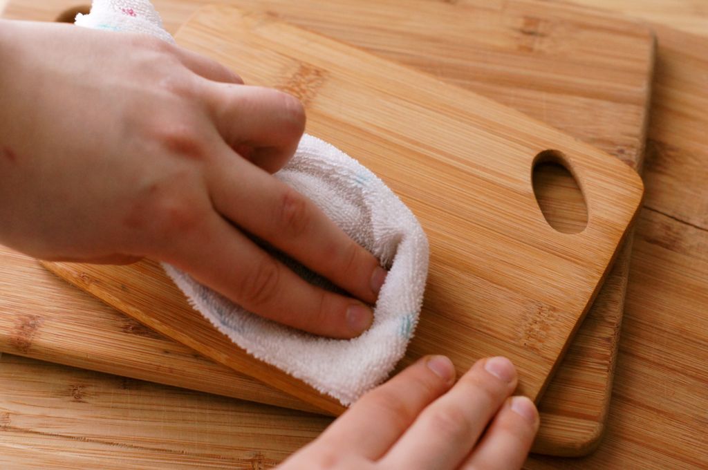 How to Oil Wooden Kitchen Tools