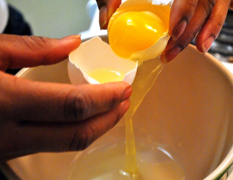 how to separate an egg
