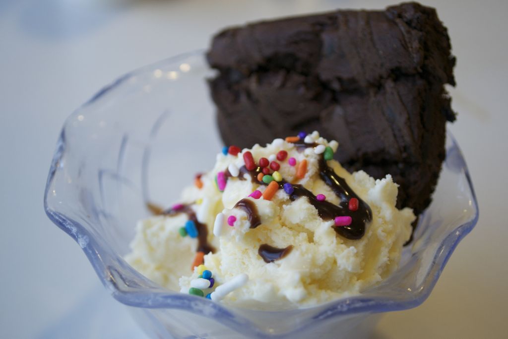Eat This, Not That: Fudge Brownie Sundae