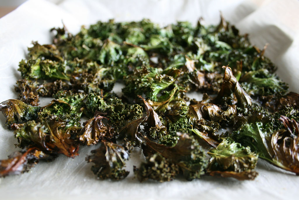 How to Make Crispy Baked Kale Chips