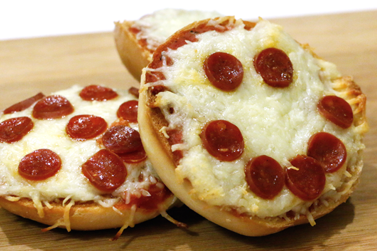 How to Make Pizza Bagels